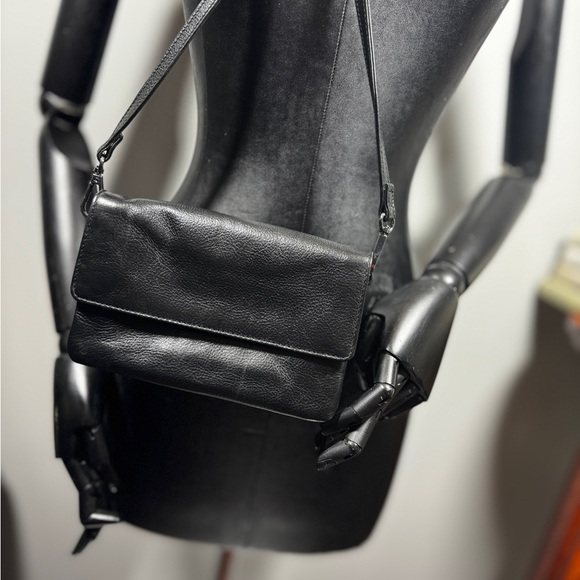 Elk InnSet Black Small Cow Leather Crossbody Adjustable Bag - Picture 2 of 11